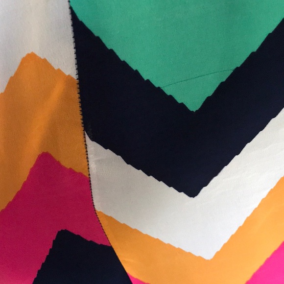 Colorful & Flattering Print Halter Maxi Dress - Picture 5 of 7